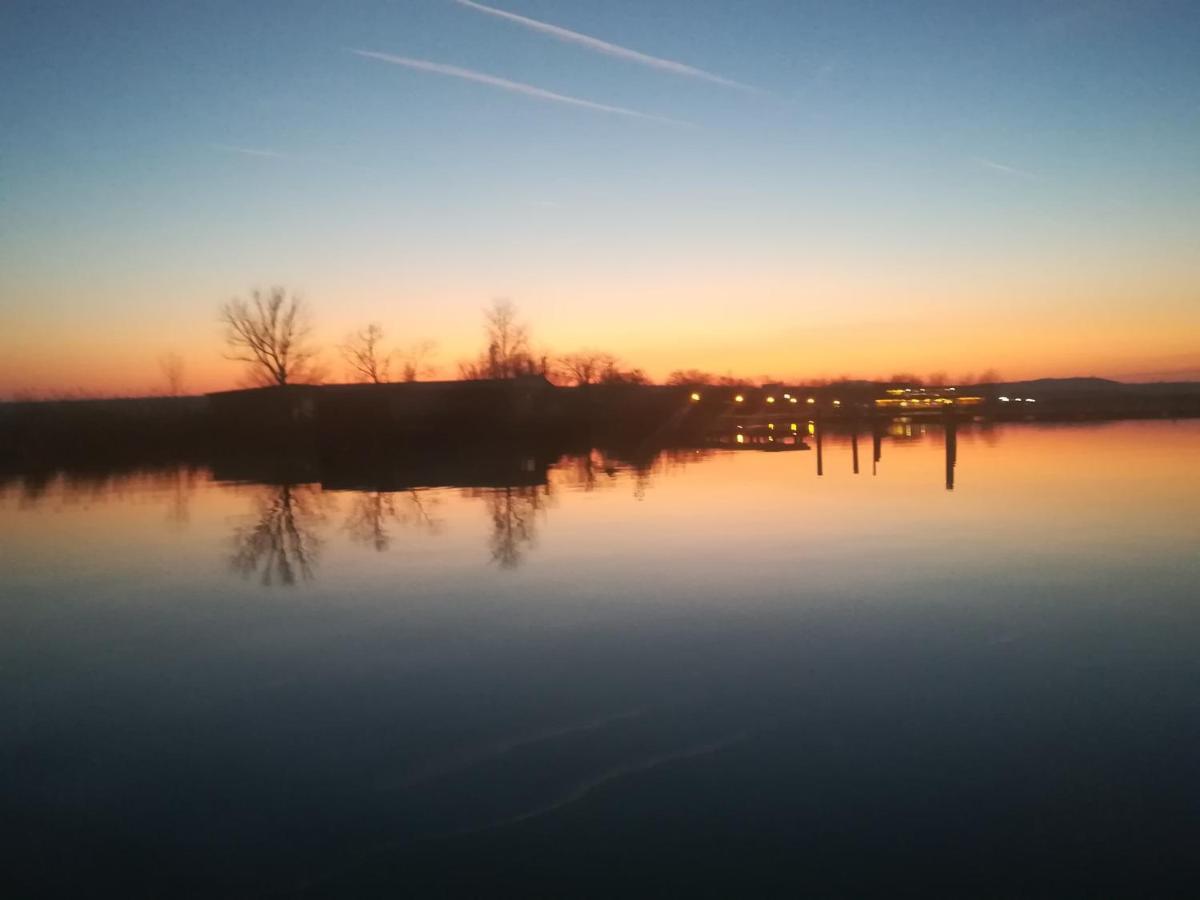 Pfahlbau Sunset II Toplage Inklusive Elektroboot Ruszt Kültér fotó